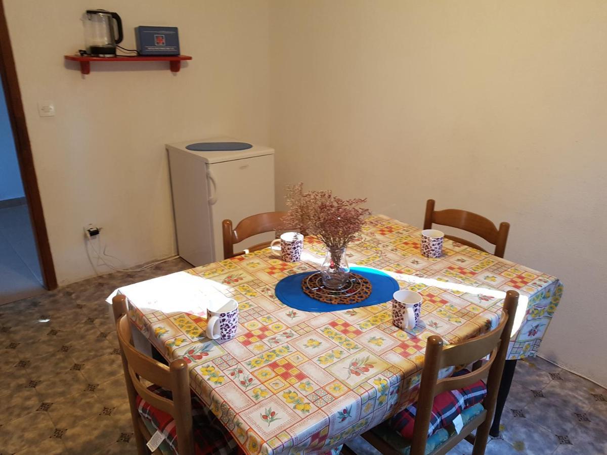 Extra Spacious Seaview Apartments Close To The Beach, With Large Terraces And Free Wi-Fi & Ac & Bbq & Parking Space Sali Exterior foto